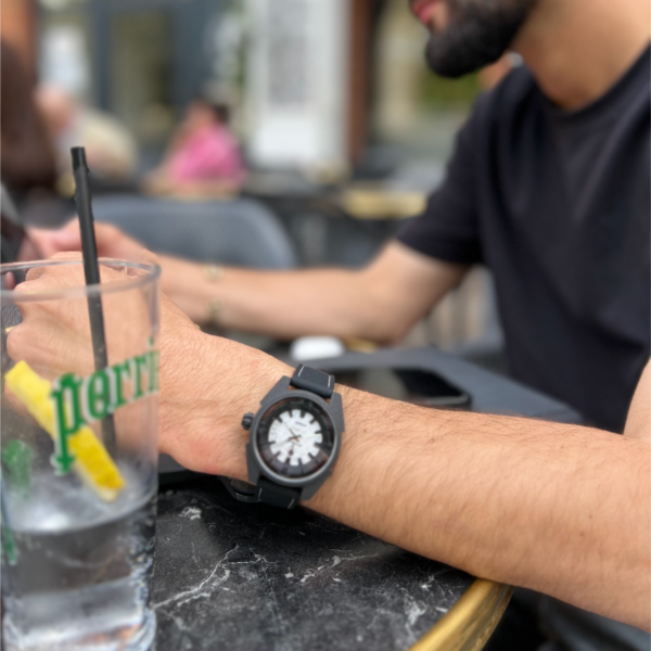 MONTRE BYSILH “X-DATE” NODE MILK CARBON